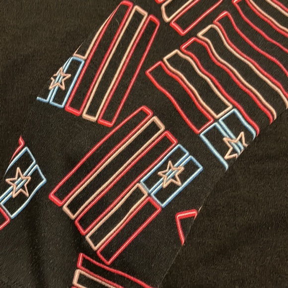 Medium mid length sleeve LuLaRoe Randy tee - Picture 2 of 4